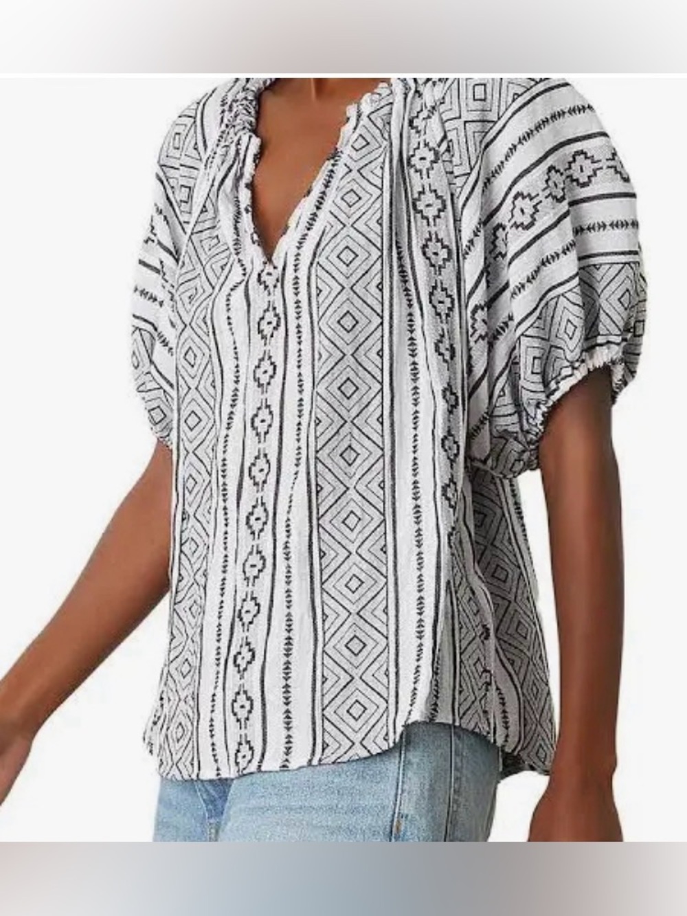 Velvet & Graham Black & White Geo Patterned V-Neck Puff Sleeve Top: Small